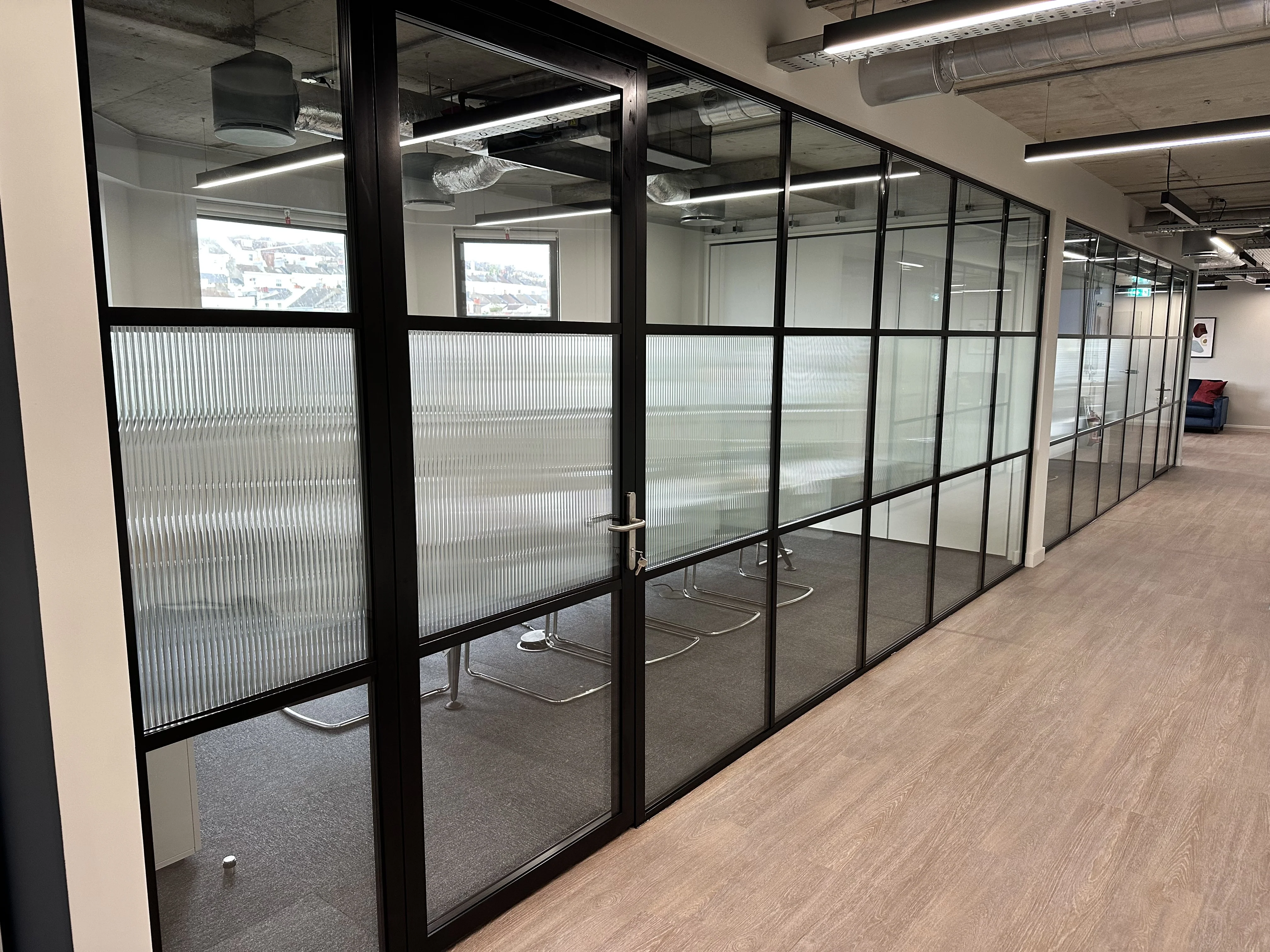 Evoke® Reeded Window Film | Full Roll | 1.5m x 30m - Image 10