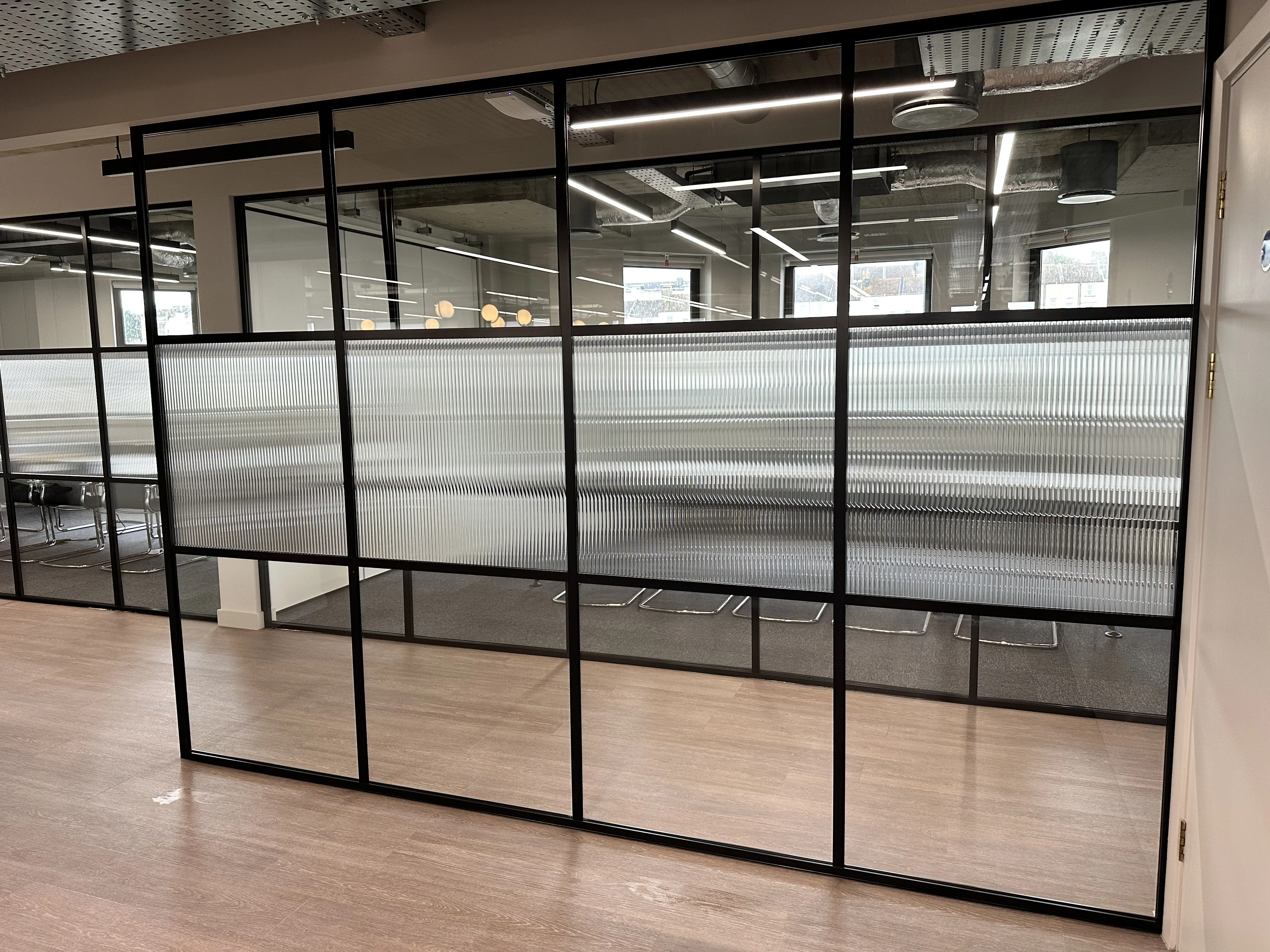 Evoke® Reeded Window Film | Full Roll | 1.5m x 30m - Image 12