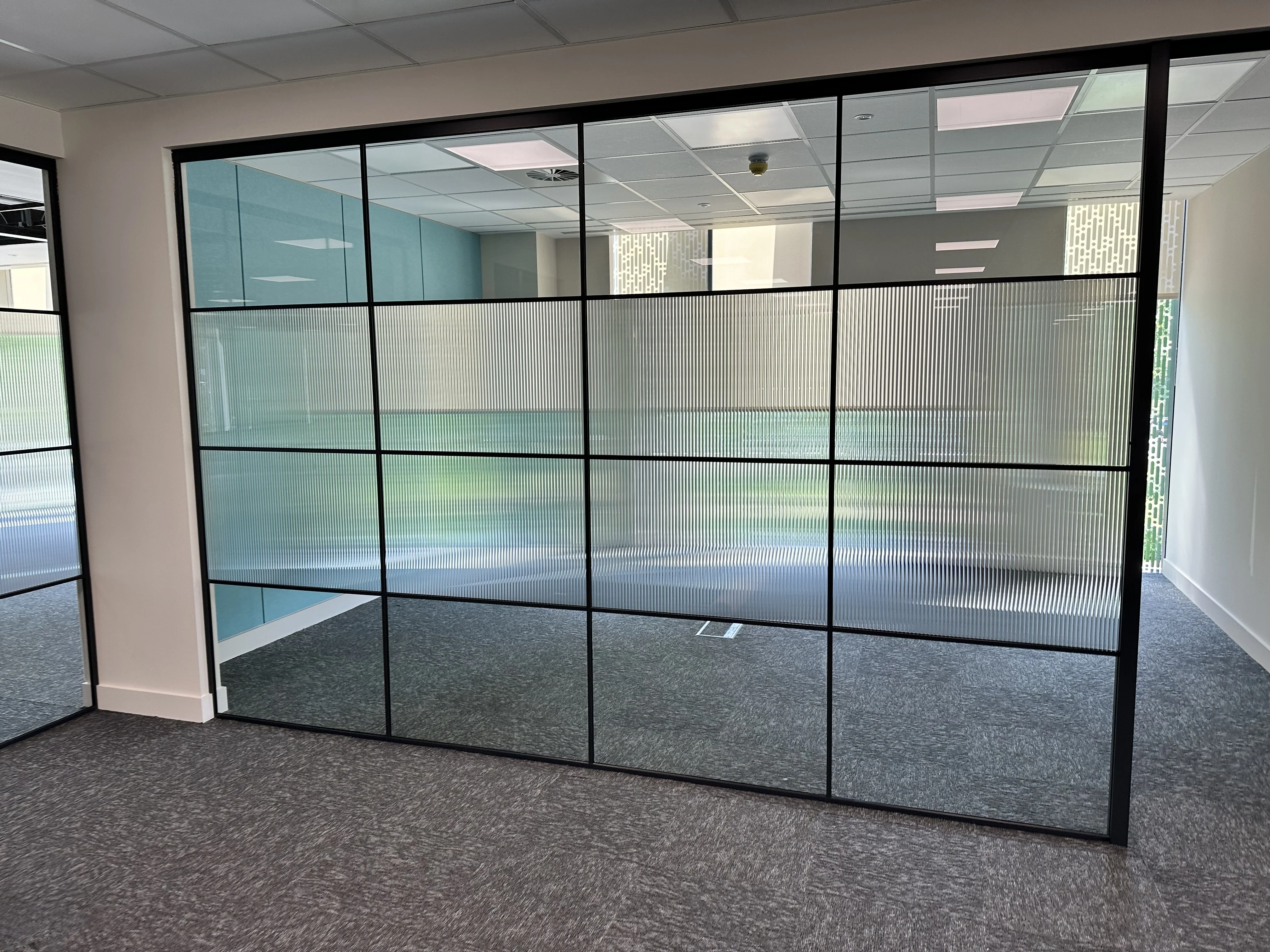 Evoke Reeded Window Film | Full Roll | 1.5m x 30m - Image 8