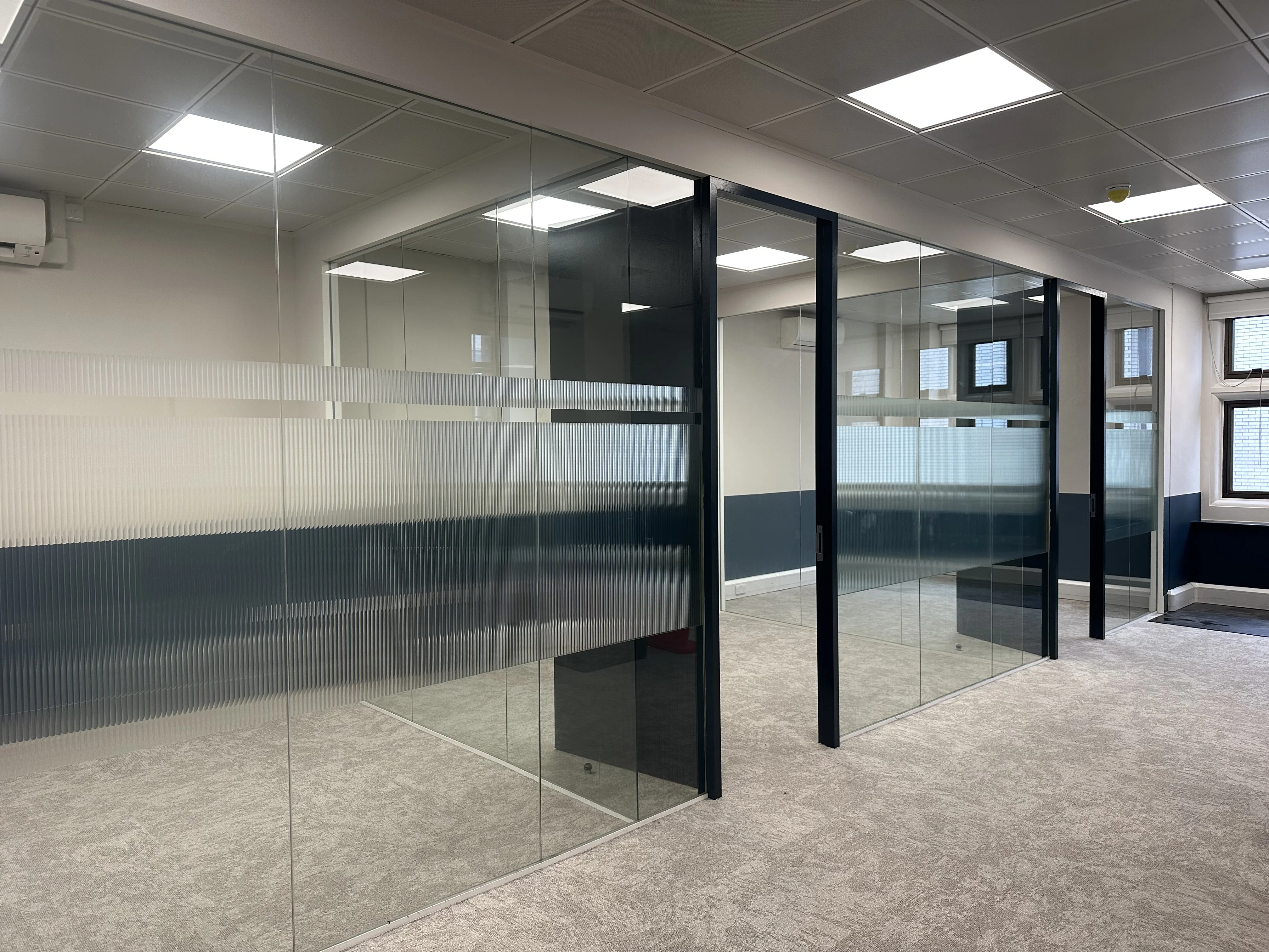 Evoke® Reeded Window Film | Full Roll | 1.5m x 30m - Image 16