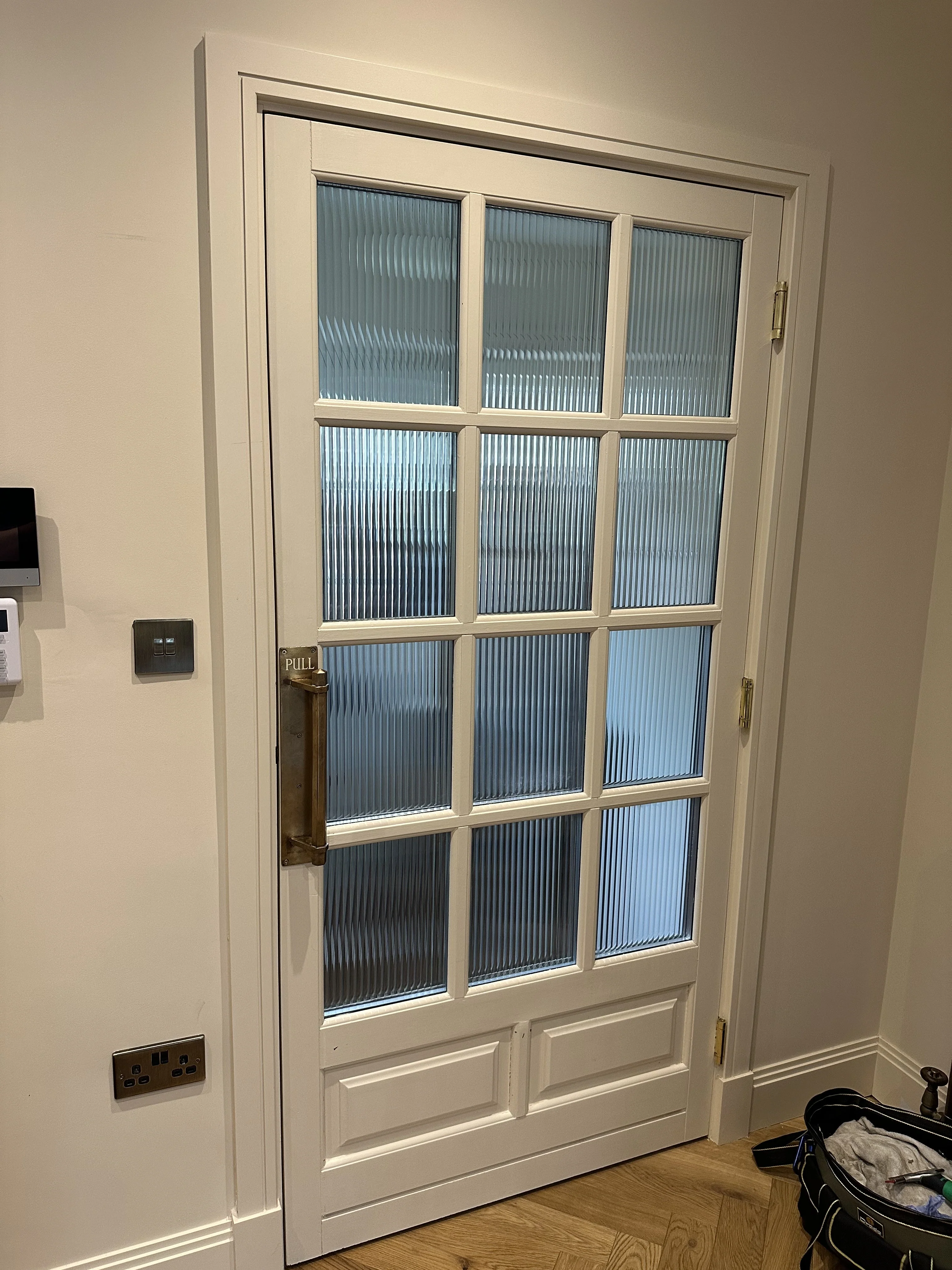Evoke® Reeded Window Film | Full Roll | 1.5m x 30m - Image 9